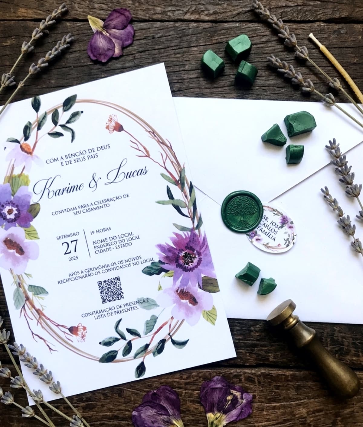 Convite de Casamento Floral Lilás Envelope Forrado, Lacre de Cera e Tag