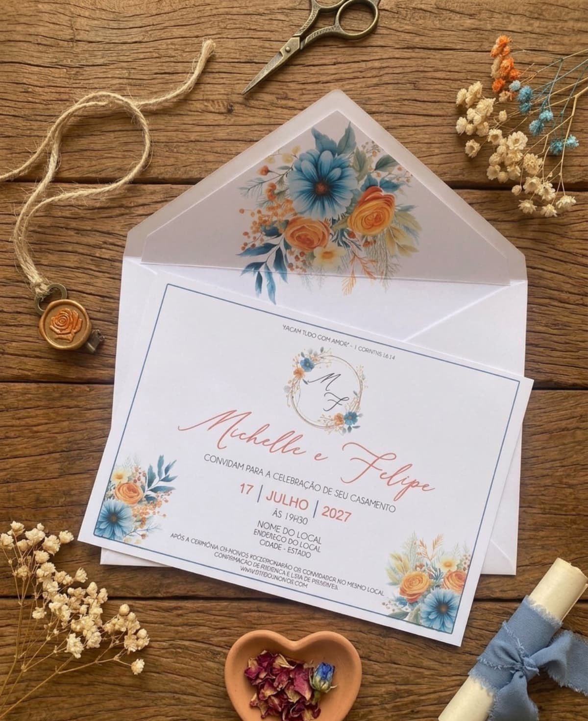 Convite de Casamento Terracota e Azul com Envelope Forrado Floral e Monograma
