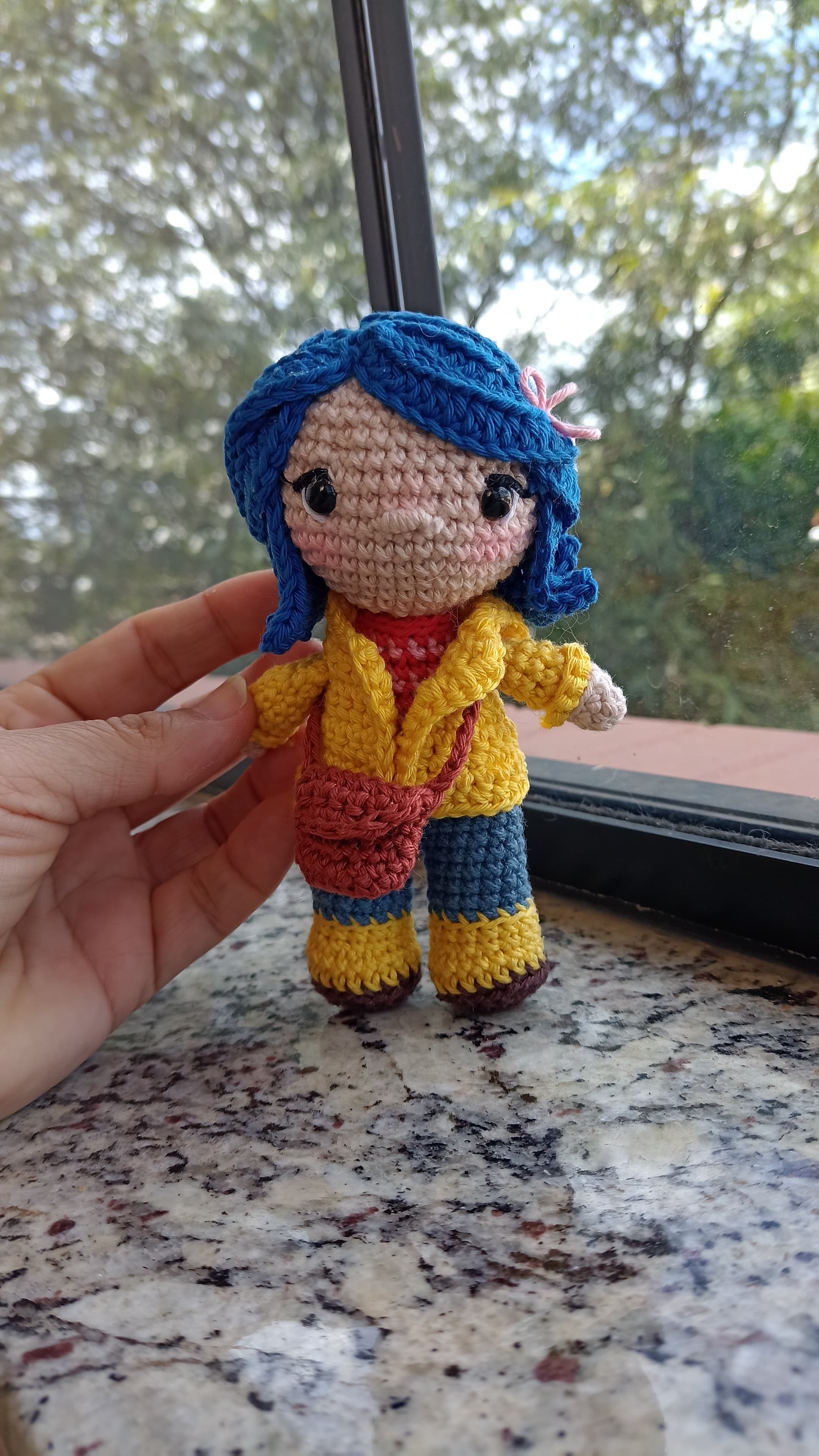 Boneca Coraline amigurumi colecionável