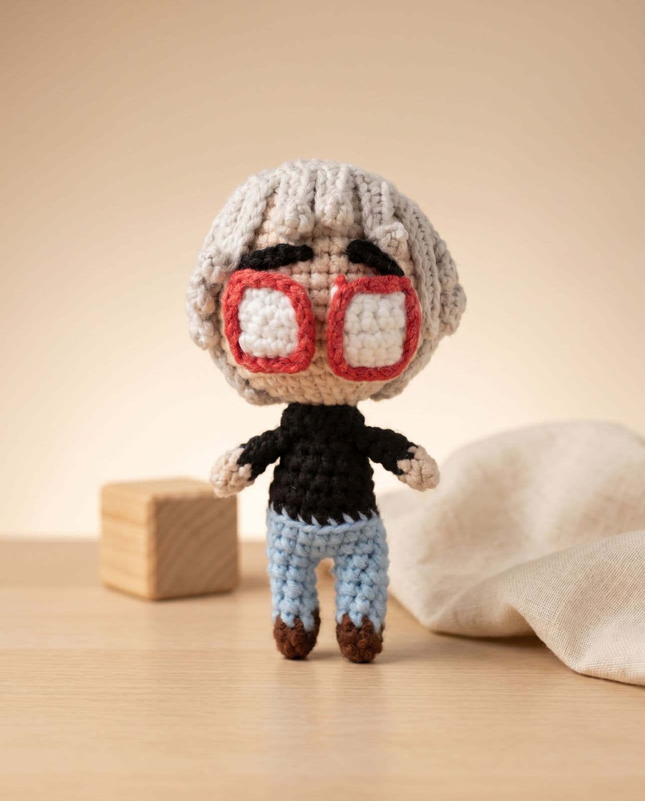 Boneco Fanart Andy Warhol miniatura em amigurumi para colecionar