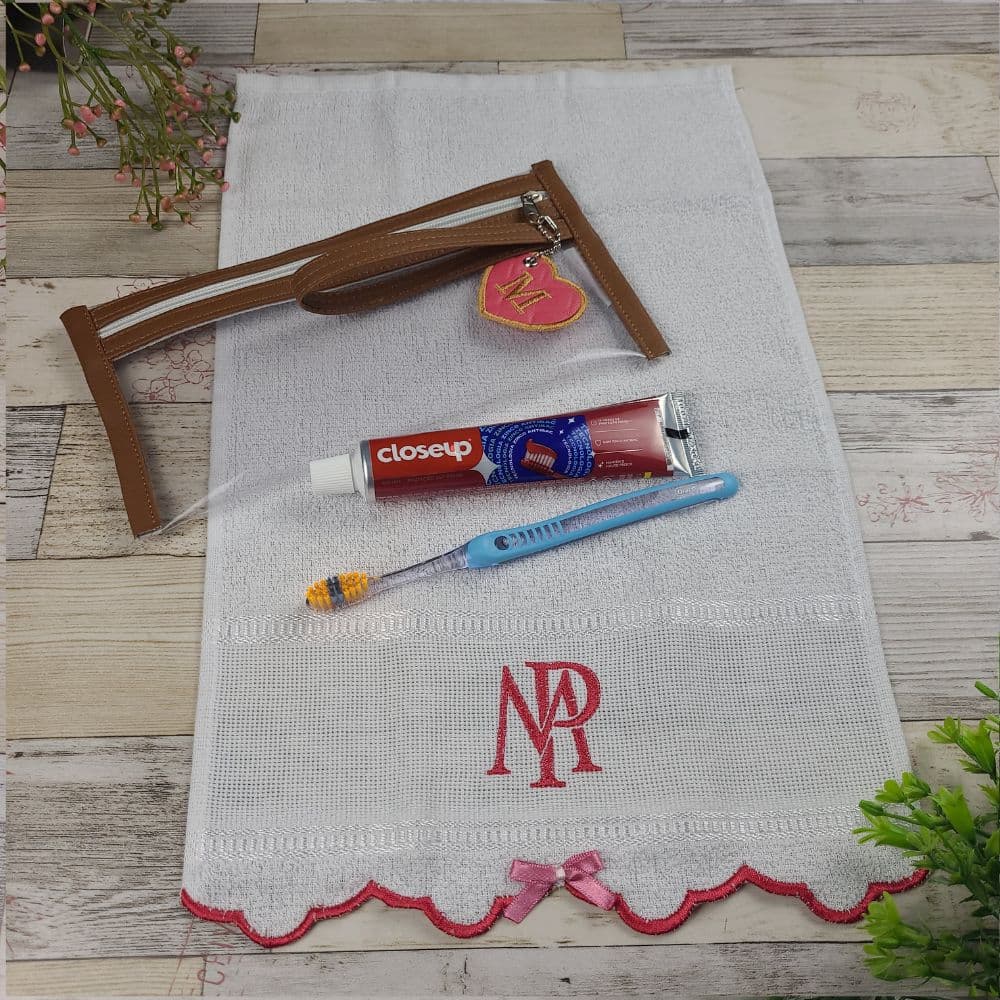 Kit Porta Higiene Bucal Transparente com Toalha de Boca Personalizada