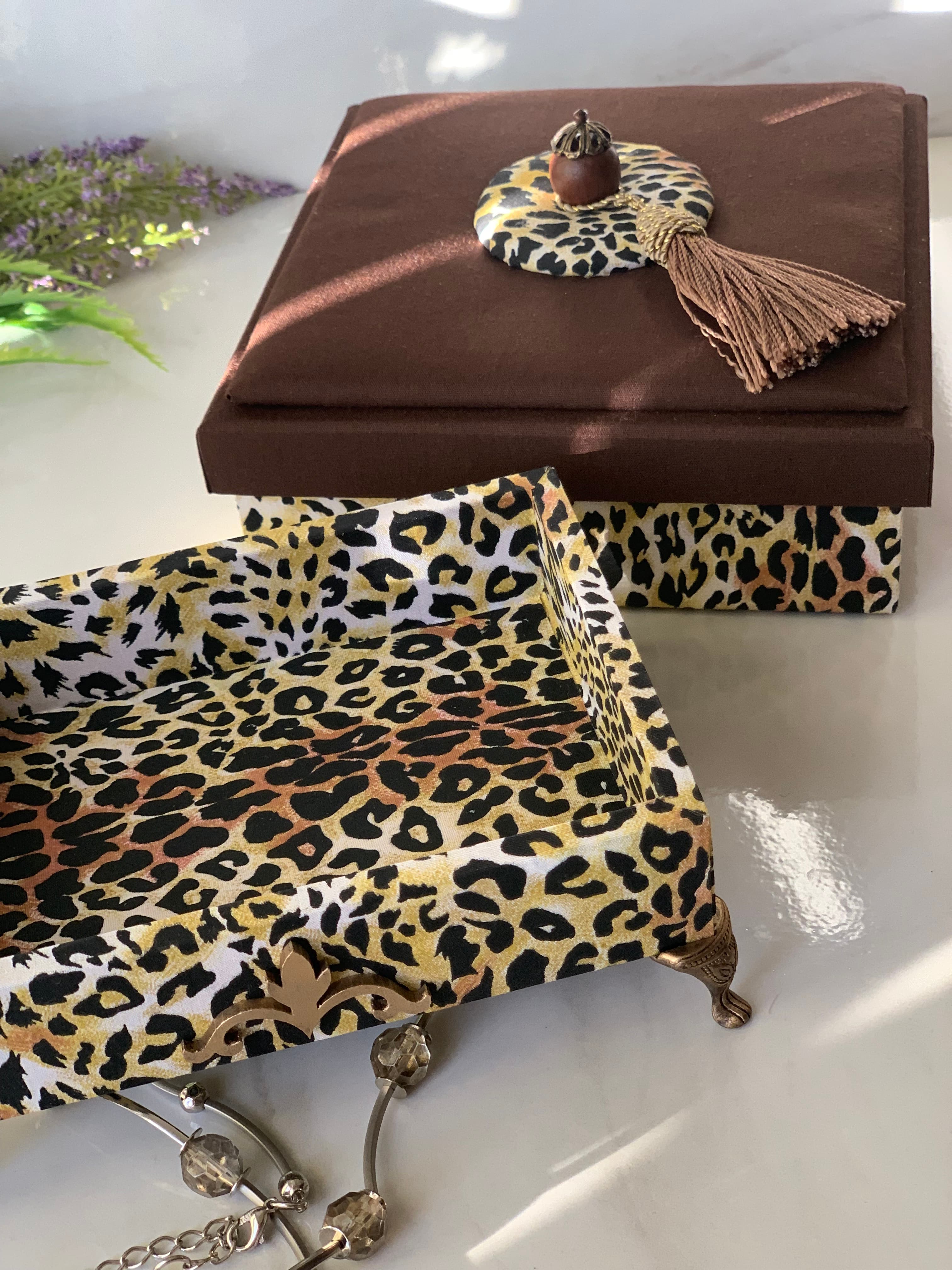 CAIXA E BANDEJA ANIMAL PRINT