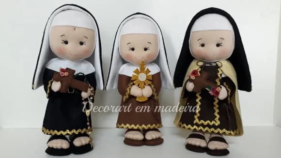 Kit Santinhas Bonecas decoração em Feltro