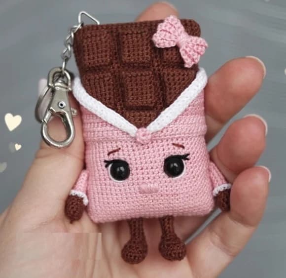 Chaveiro Barra de Chocolate Amigurumi