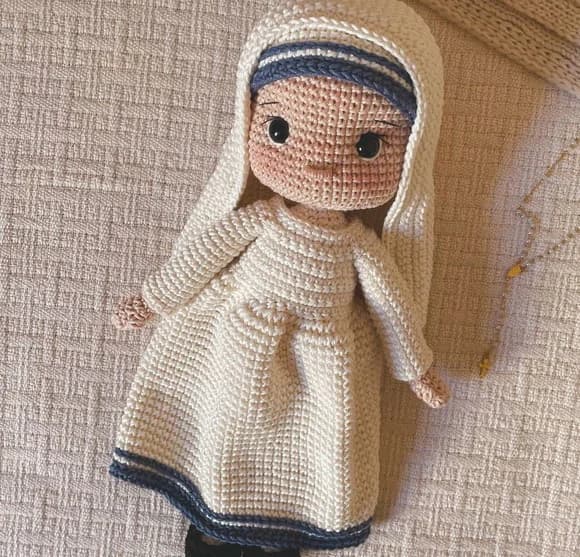 Santa Madre Teresa de Calcutá em Amigurumi