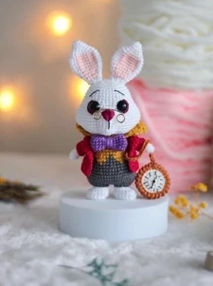 Coelho Branco - Alice no País das Maravilhas em Amigurumi - foto 1