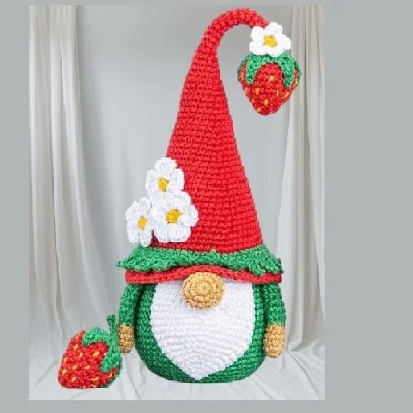Gnomo Moranguinho em Amigurumi