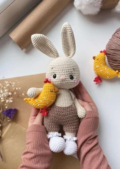 Coelhinho na Fazenda em Amigurumi