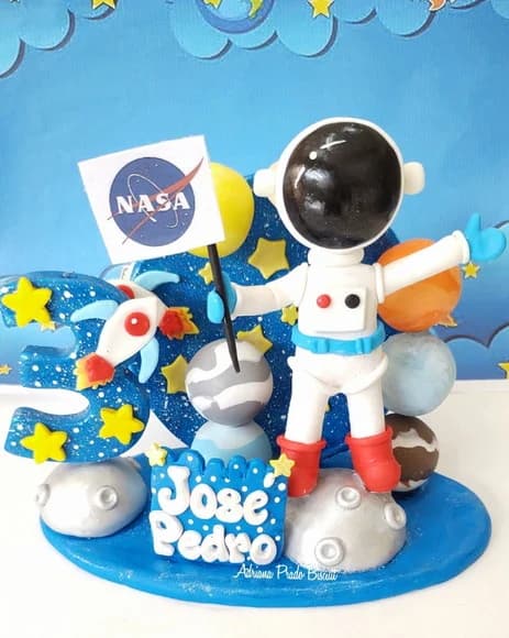 Topo de Bolo em Biscuit Astronauta