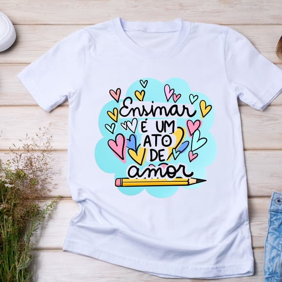 Camiseta Ensinar É Um Ato de Amor