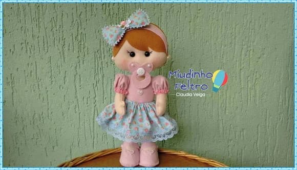 Boneca Personalizada em Feltro 20 cm