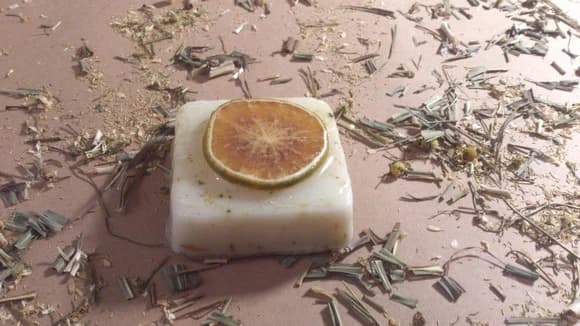 Sabonete Vegano Laranja e Flor de Calêndula