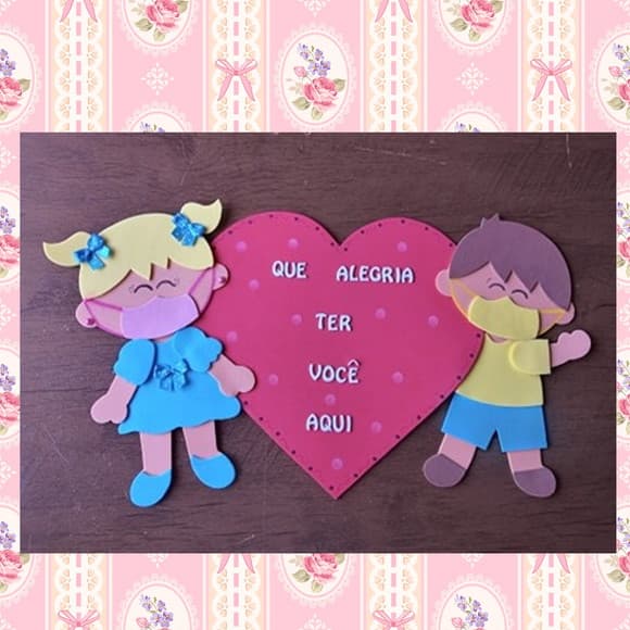 Placa boas vindas crianças de máscara