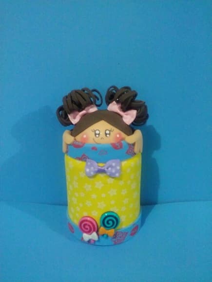 Porta doces menina na latinha