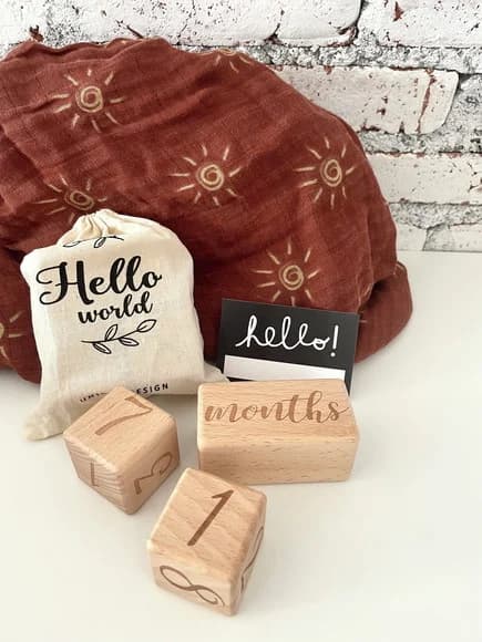 Novidade - Kit Mesversário de Cubo em Madeira Maciça