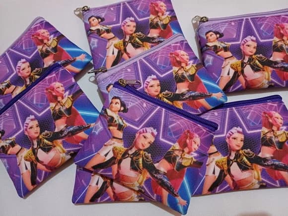 45 Porta Moedas Guerreiras do K-pop Tamanho: 10x12cm