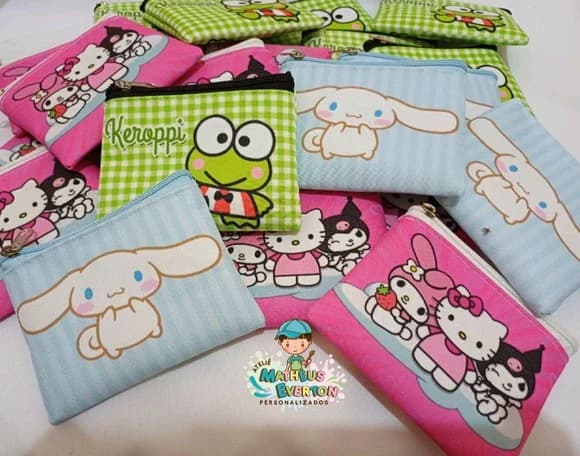 35 Porta Moedas Hello Kitty Tamanho: 10x12cm