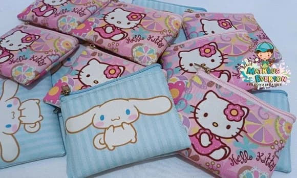 30 Porta Moedas Hello Kitty Tamanho: 10x12cm