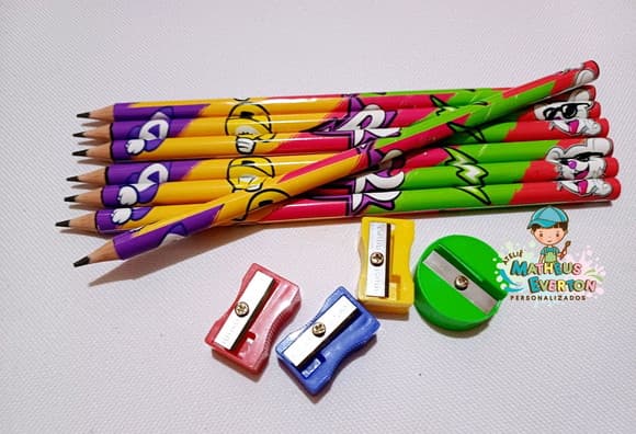 45 Kits Lápis e Apontador Personalizado Emily Vick