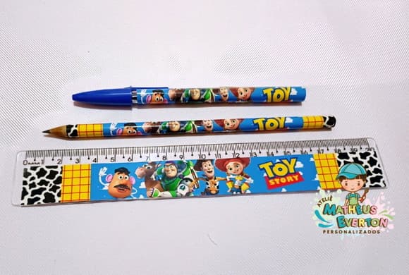 35 Kits Lápis, Caneta e Regua Toy Story