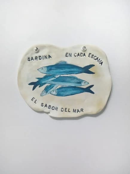 Placa de Parede em Cerâmica com Sardinhas Frase em Espanhol