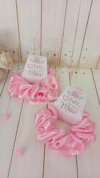 Xuxinha Scrunchie de Cetim Lembrancinha Dia das Mães