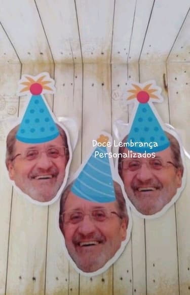 Bandeirola com Foto Rosto e Chapéuzinho Aniversário - foto 1