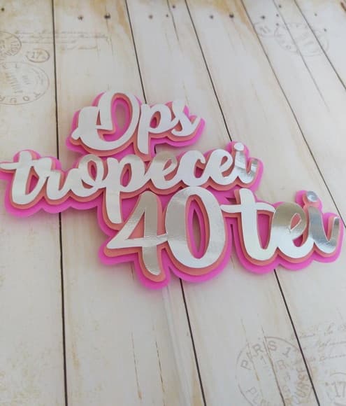 Topper de Bolo 3d Ops Tropecei Quarentei - foto 1