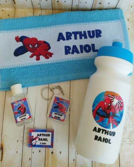 Kit Escolar Etiqueta,chaveiro,toalhinha,garrafa,homem Aranha - foto 1