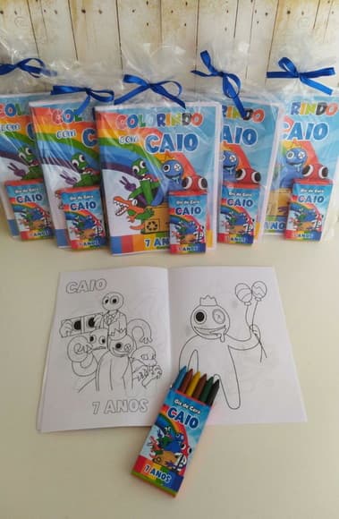 Livrinho de Colorir com Giz de Cera Raibow Friends