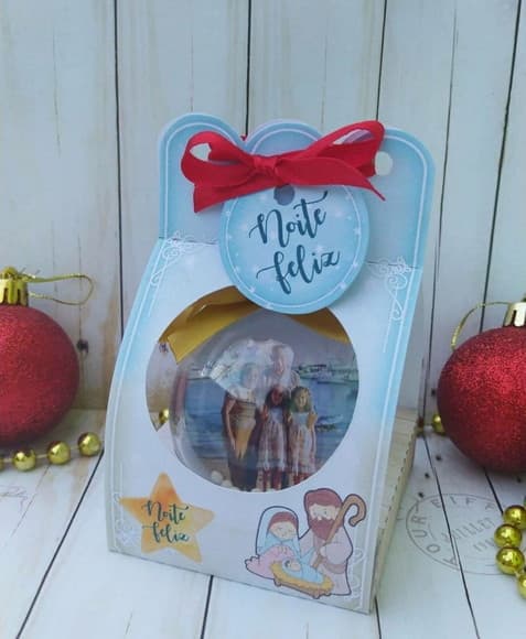 Caixinha com Bolinha de Natal Menino Jesus Presente - foto 1