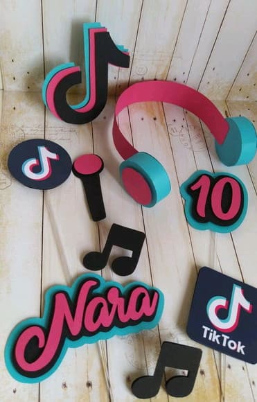 Topper para Bolo Tik Tok com Fone 3d - foto 1